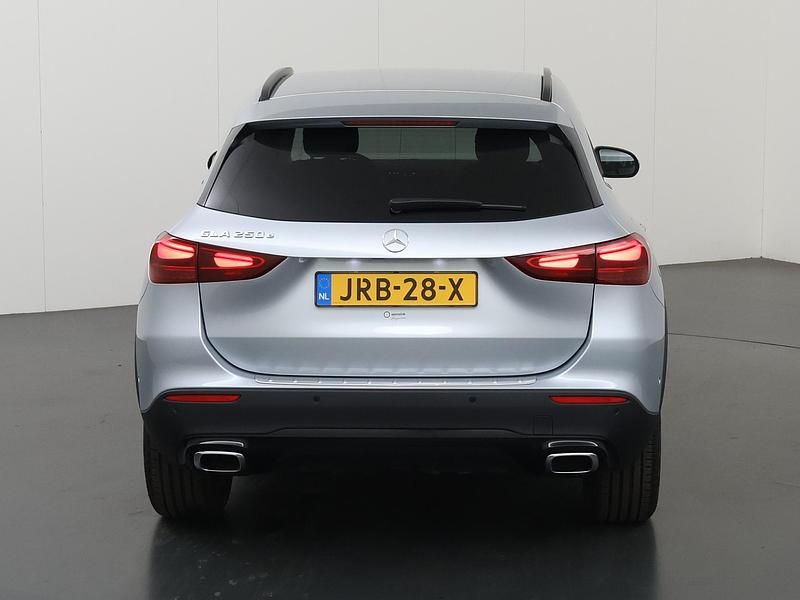 Occasion Mercedes GLA250 Luxury 218 PK (160 kW) 2024 Zilver SUV