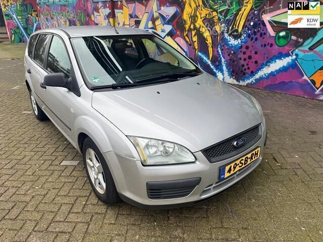 Grijs Gebruikt 2005 Ford Focus Sport Stationwagen | € 895 (Goede deal) - Afbeelding 1/4