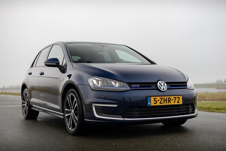 Occasion 2015 VW e-Golf GTE Hatchback | € 8.500 (Goede deal) - Afbeelding 1/4