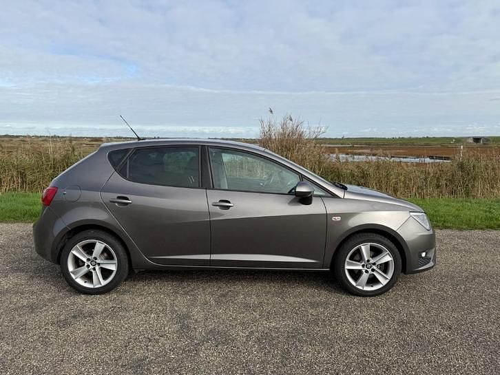 Grijs Gebruikt 2017 Seat Ibiza FR MPV | € 9.000 (Eerlijke prijs) - Afbeelding 1/4