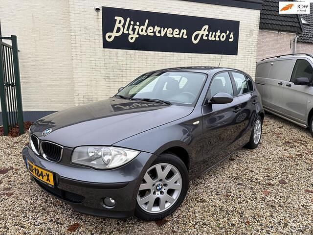 Grijs Gebruikt 2006 BMW 116 Hatchback | € 2.950 (Eerlijke prijs) - Afbeelding 1/4