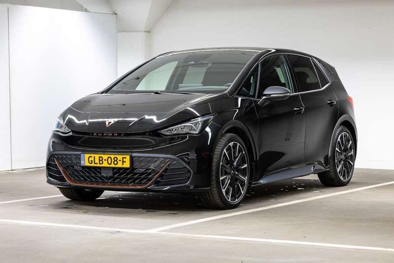 Zwart, metallic lak Gebruikt 2024 Cupra Born Hatchback | € 29.990 (Eerlijke prijs) - Afbeelding 1/4