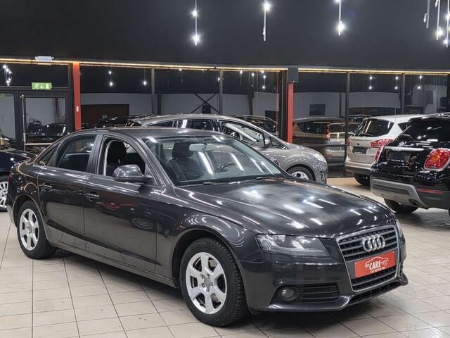 Grijs Gebruikt 2009 Audi A4 Sedan | € 5.950 - Afbeelding 1/4
