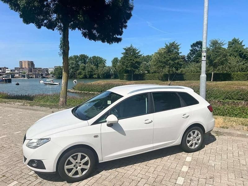 Wit Gebruikt 2011 Seat Ibiza ST Copa Stationwagen | € 3.199 (Eerlijke prijs) - Afbeelding 1/4
