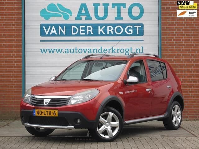 Rood Gebruikt 2010 Dacia Sandero Stepway Hatchback | € 3.695 (Eerlijke prijs) - Afbeelding 1/4