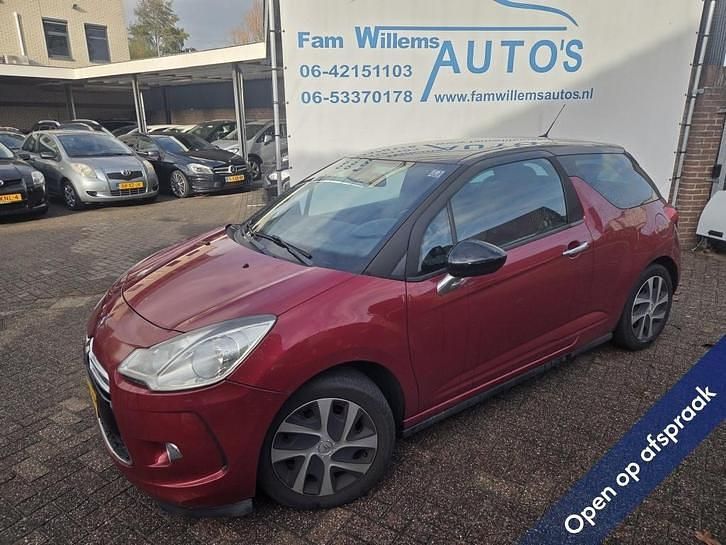 Rood (metallic) Gebruikt 2011 Citroën DS3 So Chic Hatchback | € 2.992 (Goede deal) - Afbeelding 1/4