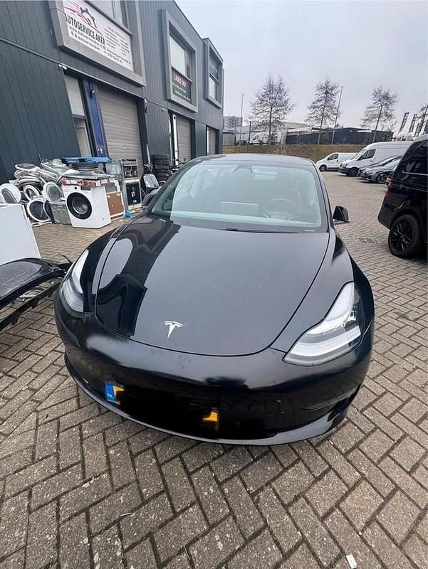 Occasion 2019 Tesla Model 3 Sedan | € 14.000 (Super prijs) - Afbeelding 1/4