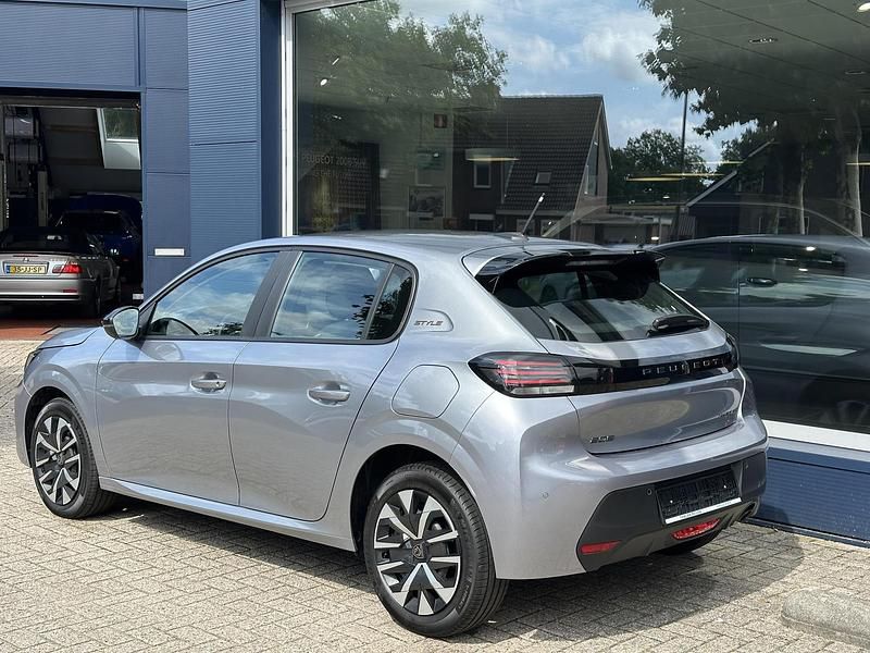 Occasion Peugeot 208 Style 110 PK (80 kW) 2025 Grijs Hatchback