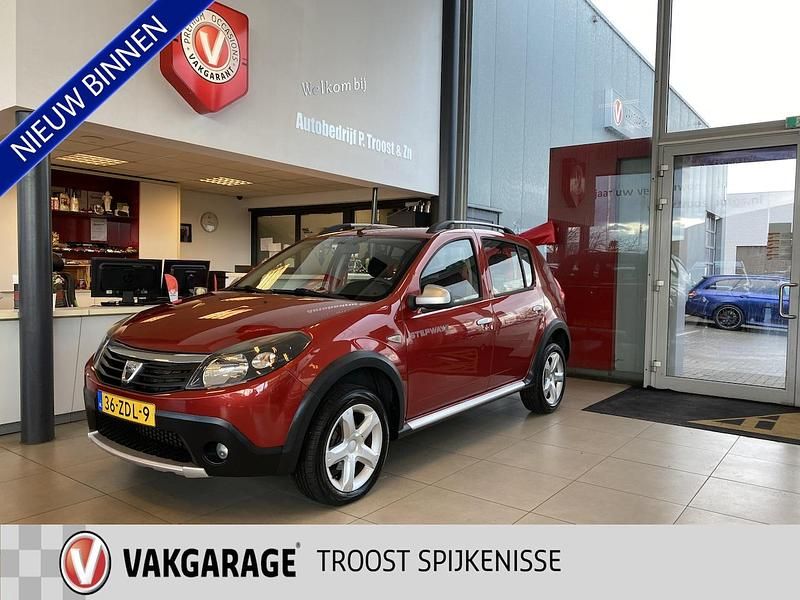 Occasion Dacia Sandero Stepway 84 PK (61 kW) 2012 Rood (metallic) Hatchback