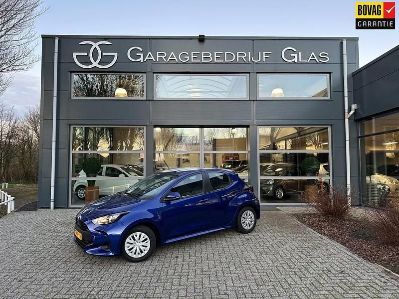 Blauw Gebruikt 2023 Toyota Yaris Hybrid Active Hatchback | € 19.950 (Goede deal) - Afbeelding 1/4