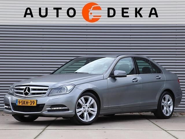 Grijs (metallic) Gebruikt 2013 Mercedes C180 Ambition Sedan | € 11.950 (Eerlijke prijs) - Afbeelding 1/4