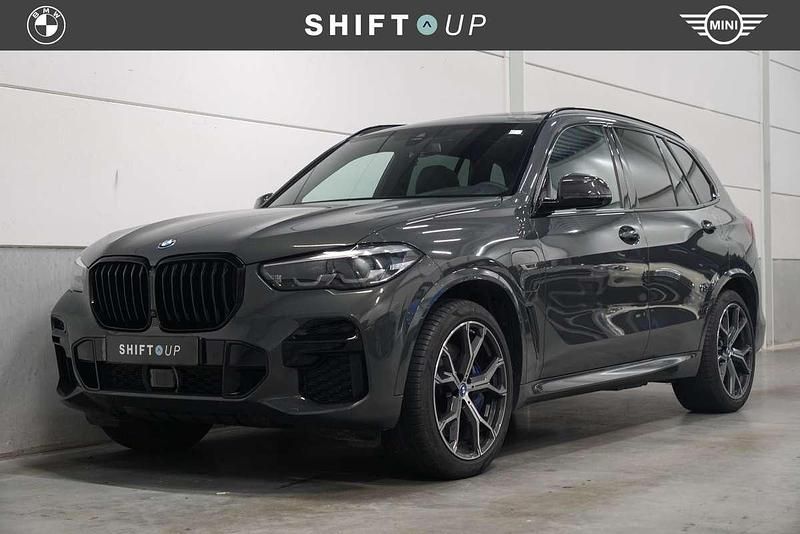 Grijs Occasion 2022 BMW X5 M Sport SUV | € 66.940 (Eerlijke prijs) - Afbeelding 1/3