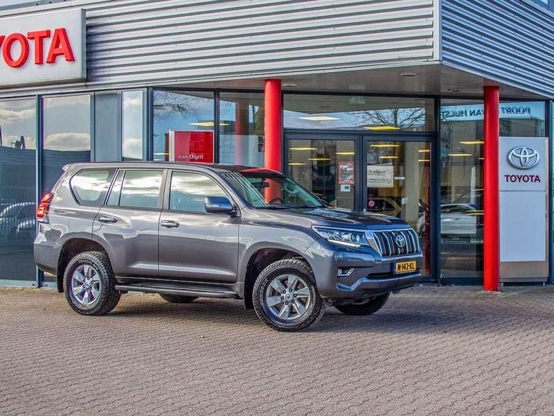 Grijs Gebruikt 2019 Toyota Land Cruiser SUV | € 61.995 - Afbeelding 1/4
