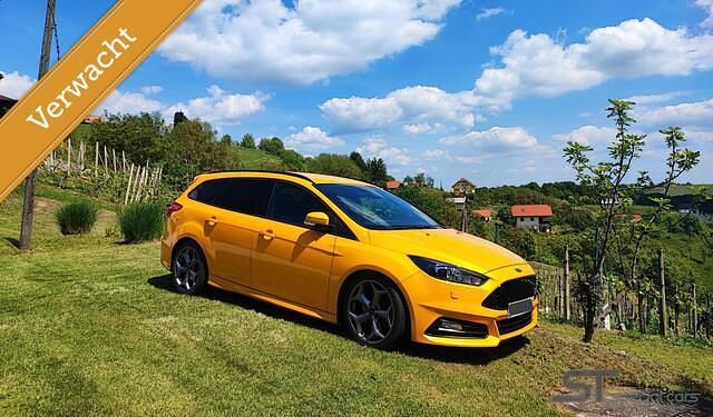 Geel Gebruikt 2015 Ford Focus ST Stationwagen | € 20.995 (Iets duurder) - Afbeelding 1/4