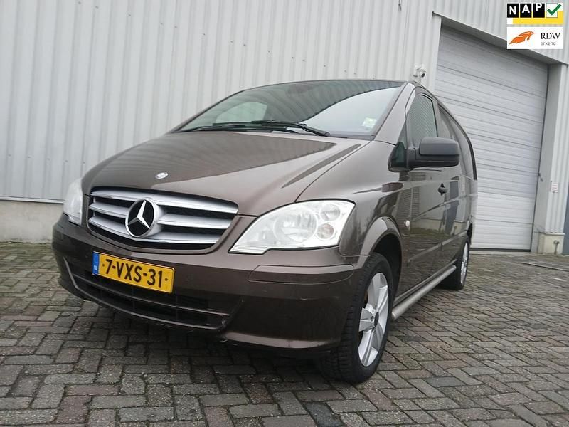 Bruin (metallic) Gebruikt 2012 Mercedes 320 Sedan | € 4.495 (Super prijs) - Afbeelding 1/4
