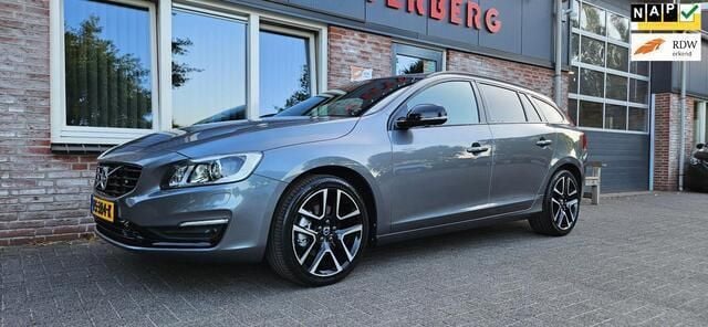 Grijs Gebruikt 2017 Volvo V60 Dynamic Stationwagen | € 14.950 (Goede deal) - Afbeelding 1/4
