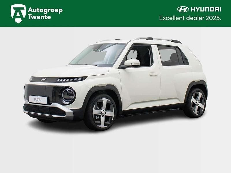 Wit Nieuw 2025 Hyundai Inster Hatchback | € 26.795 (Eerlijke prijs) - Afbeelding 1/4