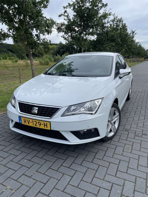 Wit Gebruikt 2017 Seat Leon Business Hatchback | € 13.999 (Eerlijke prijs) - Afbeelding 1/4