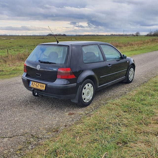 Occasion VW Golf IV Trendline 2001 Zwart (metallic) Hatchback