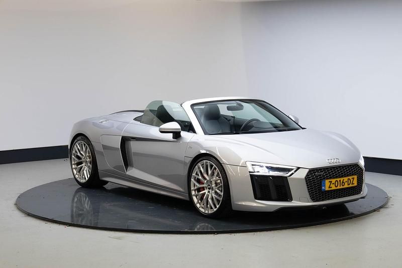 Grijs Gebruikt 2017 Audi R8 Spyder Performance Cabriolet | € 120.945 - Afbeelding 1/4