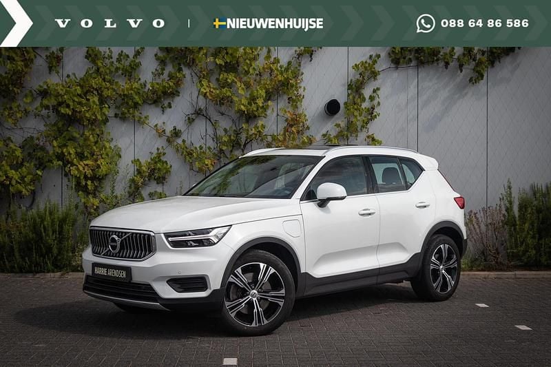 Wit Gebruikt 2022 Volvo XC40 Inscription SUV | € 35.694 (Eerlijke prijs) - Afbeelding 1/4
