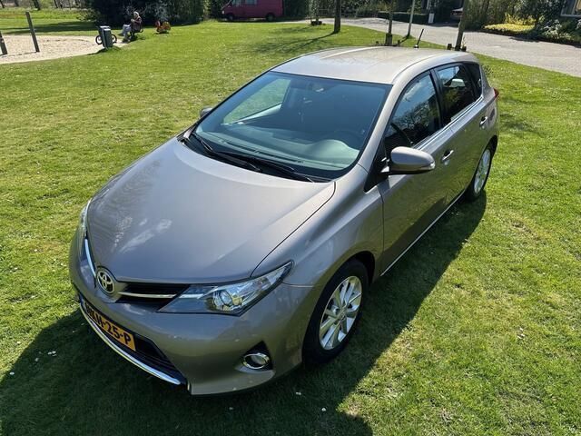 Bruin Gebruikt 2014 Toyota Auris Hatchback | € 11.450 (Eerlijke prijs) - Afbeelding 1/4
