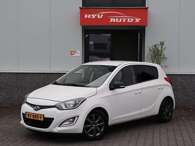 Wit Gebruikt 2015 Hyundai i20 Hatchback | € 6.450 (Super prijs) - Afbeelding 1/3