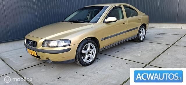 Occasion Volvo S60 140 PK (102 kW) 2002 Geel Sedan