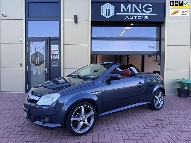 Grijs Gebruikt 2007 Opel Tigra Cabriolet | € 2.195 (Eerlijke prijs) - Afbeelding 1/4