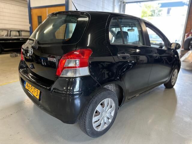 Occasion Toyota Yaris 69 PK (50 kW) 2011 Zwart Hatchback