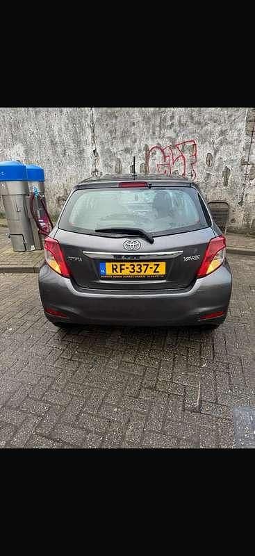 Grijs Occasion 2012 Toyota Yaris MPV | € 5.500 (Eerlijke prijs) - Afbeelding 1/4