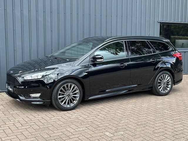 Zwart Gebruikt 2018 Ford Focus ST-Line Stationwagen | € 12.449 (Goede deal) - Afbeelding 1/4