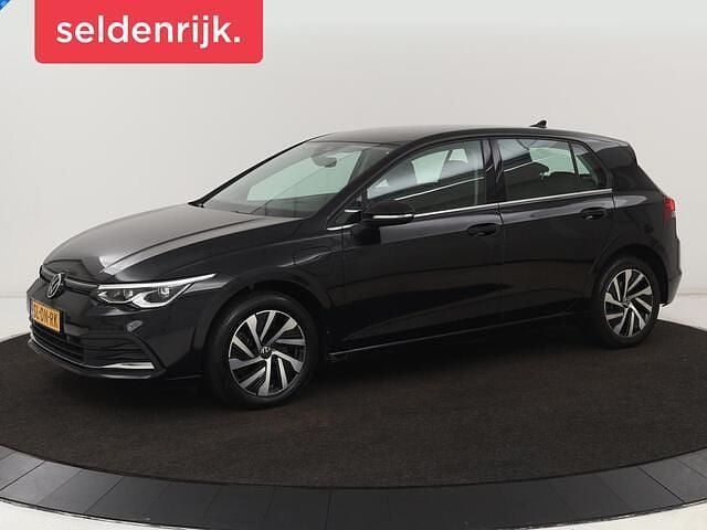 Zwart Gebruikt 2021 VW Golf VIII Style Hatchback | € 19.900 (Goede deal) - Afbeelding 1/4