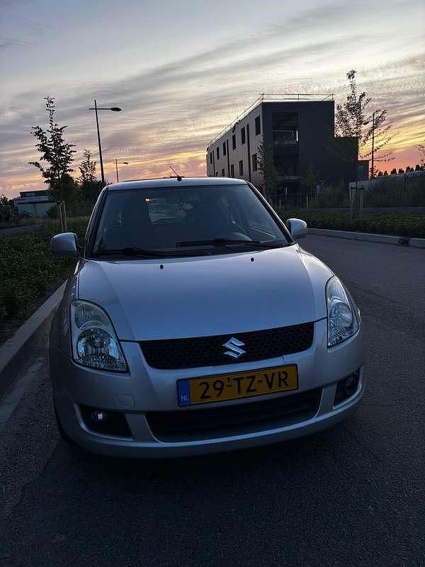 Zilver Gebruikt 2006 Suzuki Swift Comfort+ Sedan | € 2.195 (Goede deal) - Afbeelding 1/4