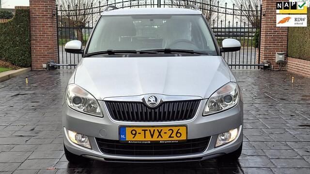 Grijs (metallic) Gebruikt 2014 Skoda Fabia Stationwagen | € 6.950 (Goede deal) - Afbeelding 1/4