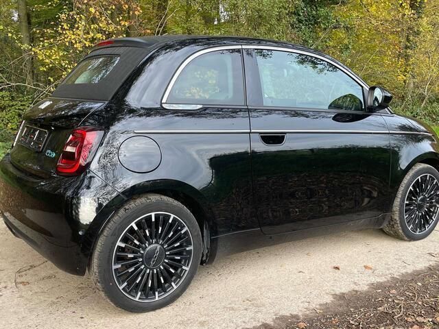 Zwart Gebruikt 2022 Fiat 500e La Prima Cabriolet | € 21.900 (Goede deal) - Afbeelding 1/4