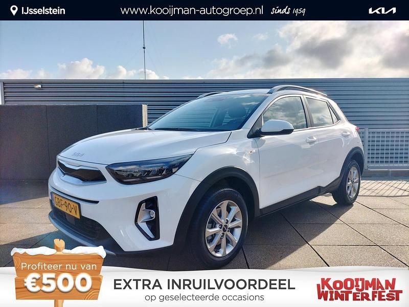 Clear white s Occasion 2024 Kia Stonic SUV | € 23.950 (Eerlijke prijs) - Afbeelding 1/4