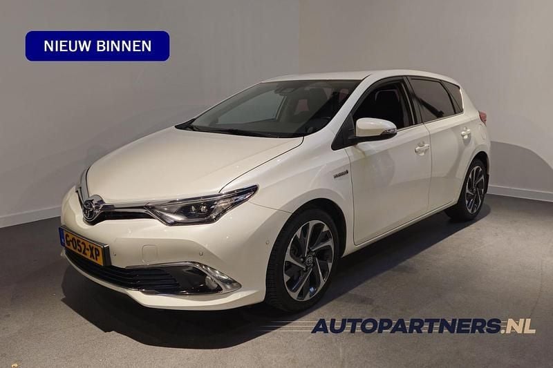 Wit (parellak) Occasion 2016 Toyota Auris Hybrid Trend Hatchback | € 12.950 (Eerlijke prijs) - Afbeelding 1/4