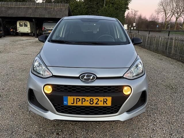 Grijs Gebruikt 2019 Hyundai i10 Premium Hatchback | € 12.950 (Goede deal) - Afbeelding 1/4