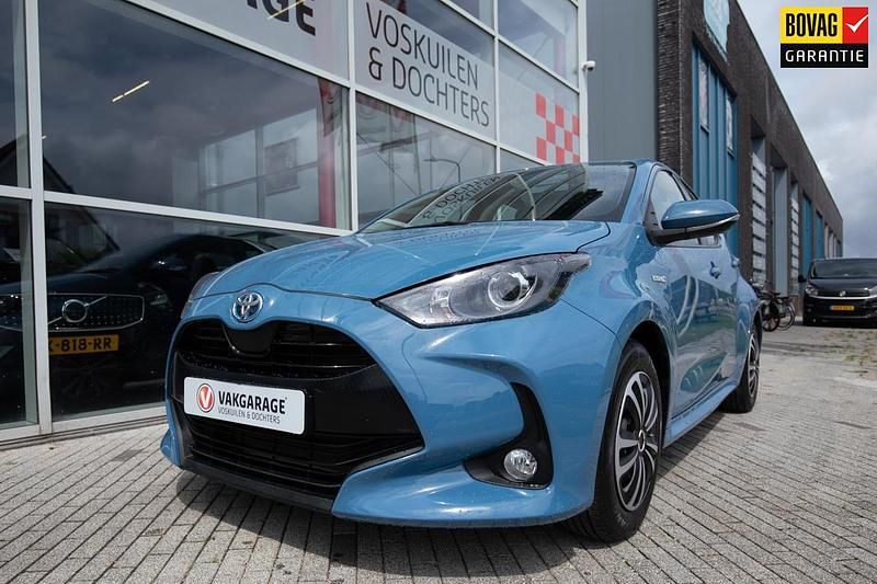 Blauw Gebruikt 2021 Toyota Yaris Hybrid Comfort Hatchback | € 20.950 (Goede deal) - Afbeelding 1/4