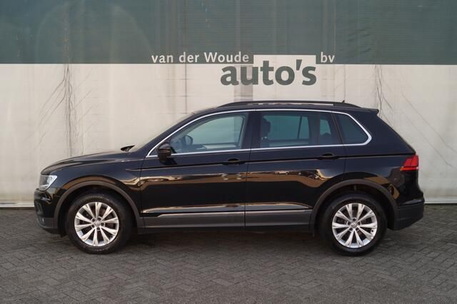 Zwart, metallic lak Gebruikt 2020 VW Tiguan Comfortline SUV | € 15.900 (Super prijs) - Afbeelding 1/4