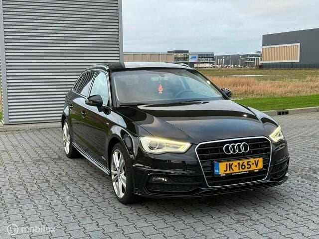 Zwart Gebruikt 2016 Audi A3 Sportback Ambiente Hatchback | € 10.900 (Goede deal) - Afbeelding 1/4