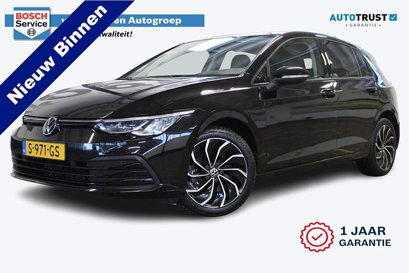 Zwart Occasion 2023 VW Golf VIII Life Hatchback | € 19.950 (Eerlijke prijs) - Afbeelding 1/4