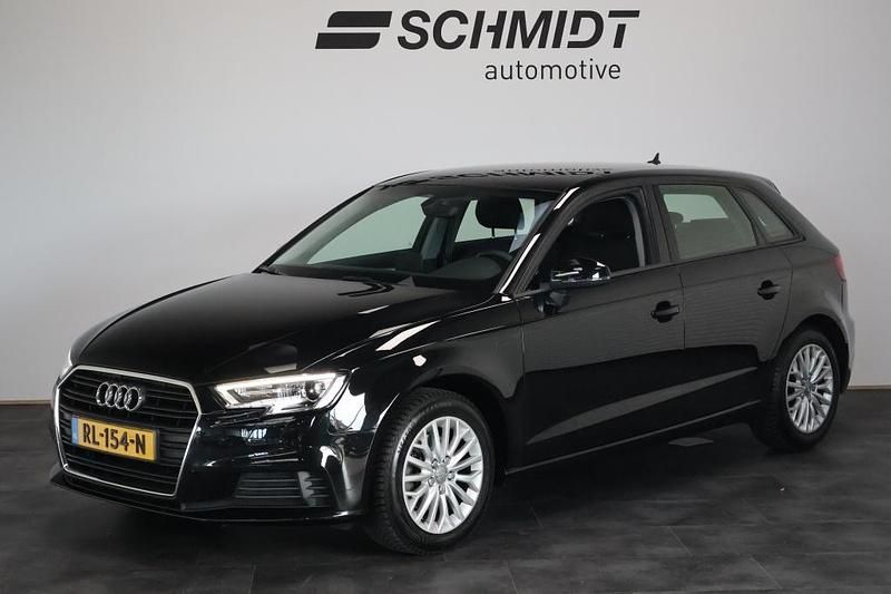 Zwart Gebruikt 2018 Audi A3 Sport Hatchback | € 17.995 (Eerlijke prijs) - Afbeelding 1/4