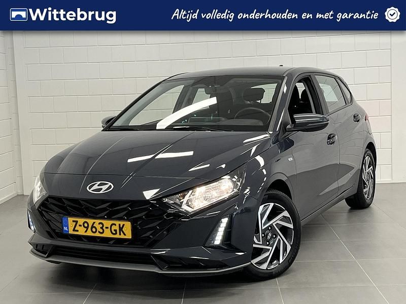 Grijs Gebruikt 2024 Hyundai i20 Comfort Hatchback | € 19.925 (Eerlijke prijs) - Afbeelding 1/3