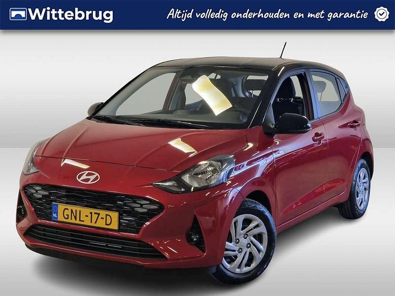 Rood, metallic lak Gebruikt 2024 Hyundai i10 Comfort Hatchback | € 19.925 (Iets duurder) - Afbeelding 1/3