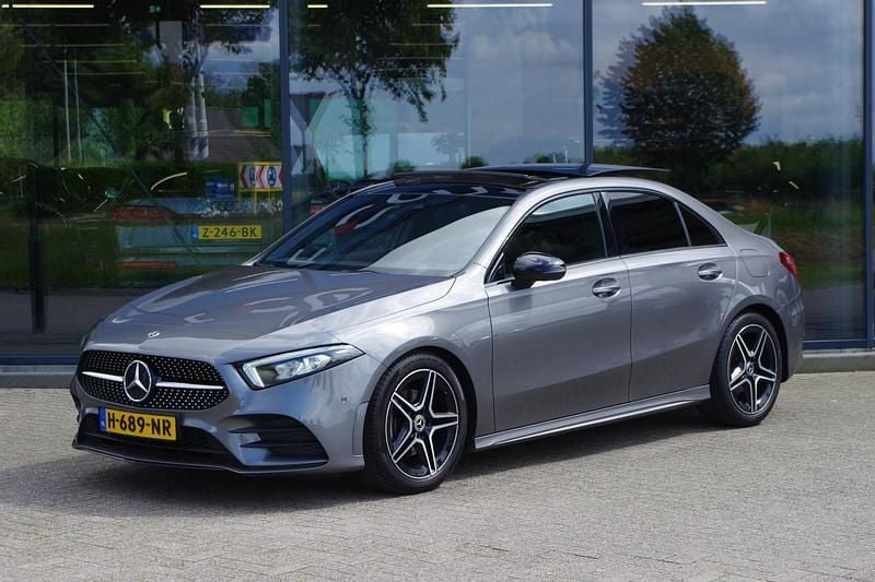 Grijs Occasion 2020 Mercedes A180 Business Sedan | € 20.950 (Goede deal) - Afbeelding 1/4
