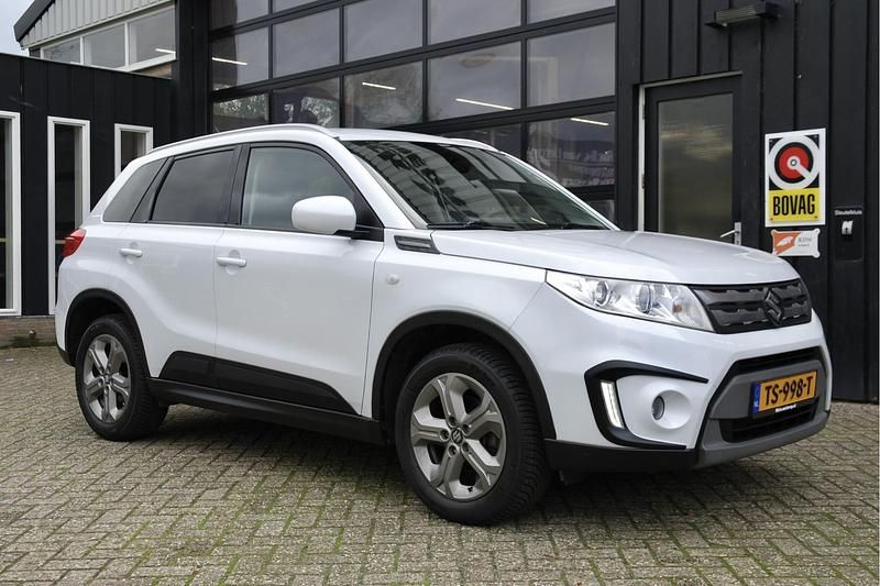 Wit Gebruikt 2017 Suzuki Vitara Exclusive SUV | € 16.589 (Eerlijke prijs) - Afbeelding 1/4