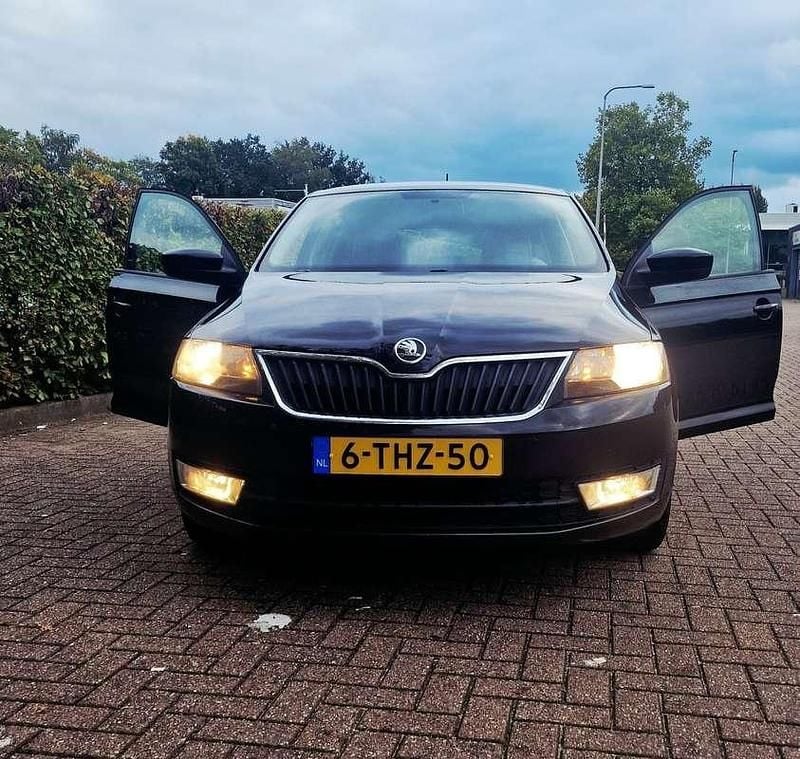 Zwart Gebruikt 2014 Skoda Rapid Hatchback | € 10.995 (Eerlijke prijs) - Afbeelding 1/4