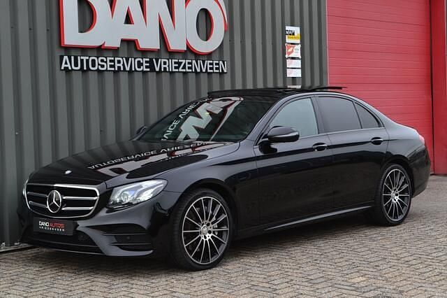 Zwart Gebruikt 2016 Mercedes E350 AMG line Sedan | € 29.950 - Afbeelding 1/4